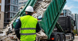 Вывоз строительного мусора в Дубне: услуги лицензированной компании — ПроМусор